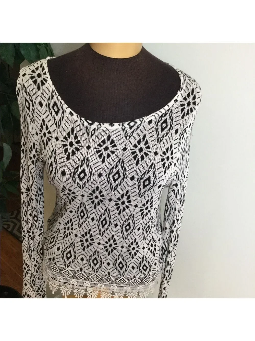 H&m Divided black/white small long sleeve top